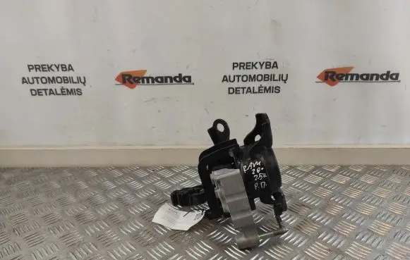 Toyota RAV 4 (XA50) Engine mount bracket