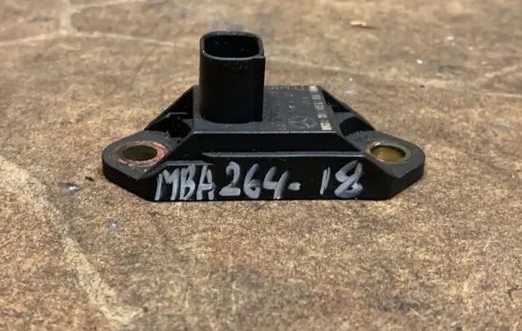 Mercedes-Benz SL R230 Airbag deployment crash/impact sensor A0025426918