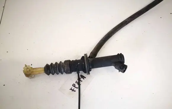 Renault Megane III Clutch master cylinder 306107195r