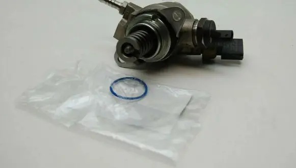 Audi Q5 SQ5 Fuel injection high pressure pump 06E127025N