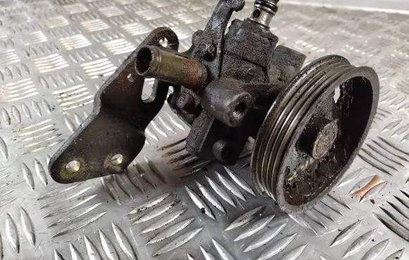 Mitsubishi Galant Power steering pump