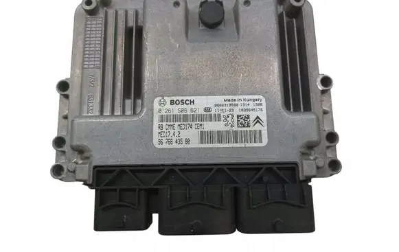 Peugeot 5008 Engine control unit/module 0261S06621