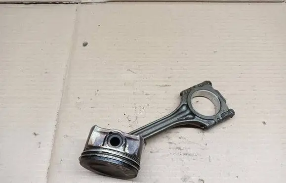 Volkswagen Polo V 6R Connecting rod/conrod 