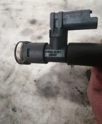 Ford Transit Fuel main line pipe 085427