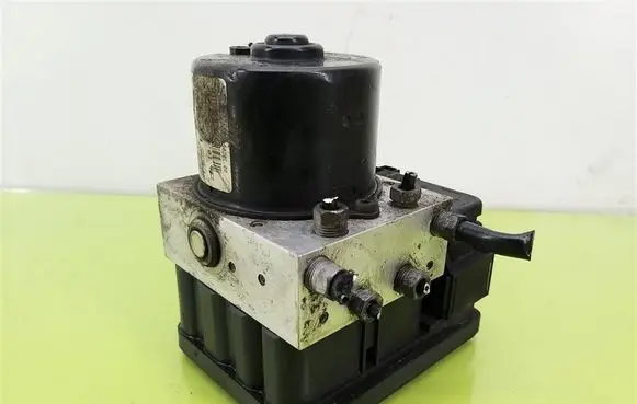 Ford C-MAX I ABS Pump 3M512C405HB