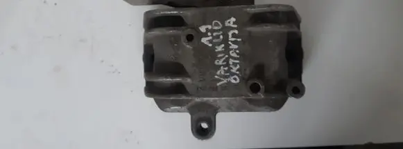 Skoda Octavia Mk2 (1Z) Engine mount bracket 1K0199262BA