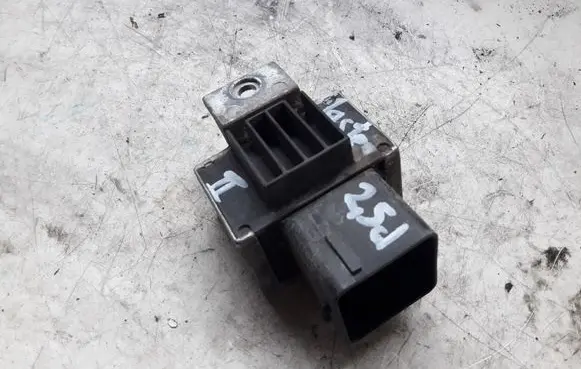 Renault Master II Glow plug pre-heat relay 8200859243