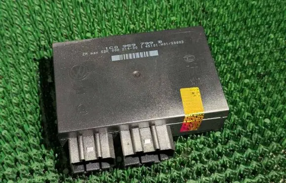 Volkswagen Golf IV Comfort/convenience module 1C0959799B