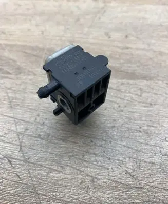 Hyundai Santa Fe Airbag deployment crash/impact sensor 9592028000 SA320080000