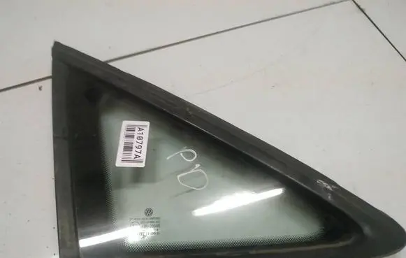 Volkswagen Touran I Front triangle window/glass as2