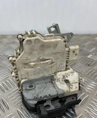 Audi A6 S6 C6 4F Rear door lock 4F0839016J