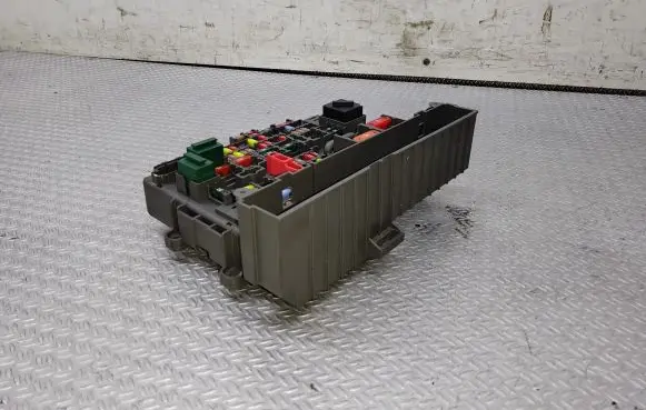 BMW 3 E90 E91 Fuse module 9119444