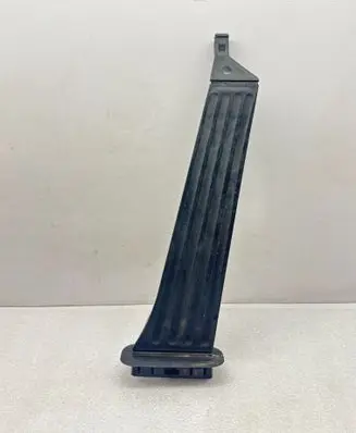 Accelerator throttle pedal