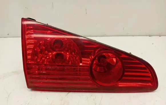 Peugeot 607 Tailgate rear/tail lights