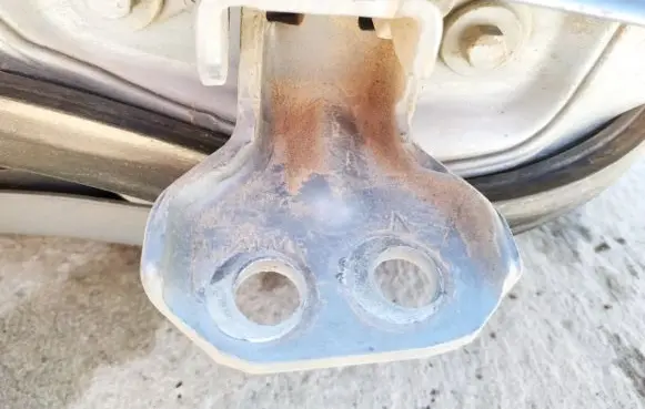 Mazda 2 Rear door lower hinge