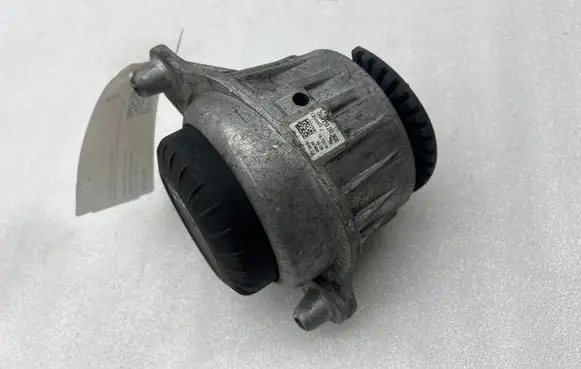 Engine mount bracket