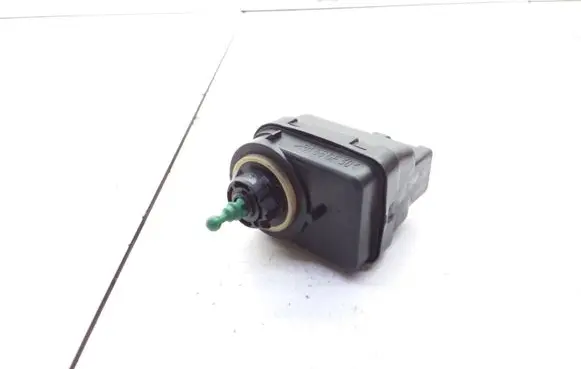 Renault Scenic I Headlight level adjustment motor M7700840141 7700840141