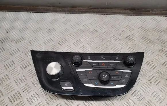 Chrysler Pacifica Climate control unit P6UX671X9AA 68240089AM