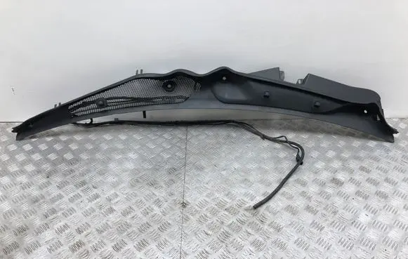 Mercedes-Benz E W212 Wiper trim A2128300113 0008189271