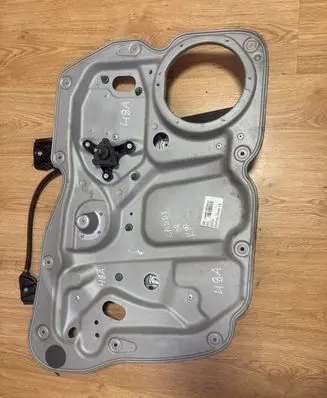 Volkswagen Caddy Front door manual window regulator 1T0837755 1T0837755L 1044907