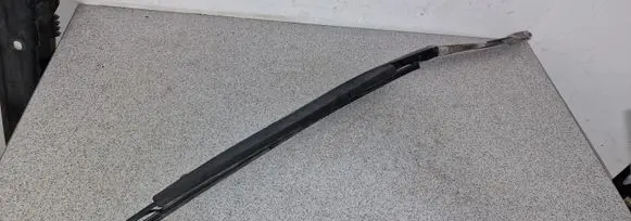 BMW 5 E39 Windshield/front glass wiper blade 8209879 8361743