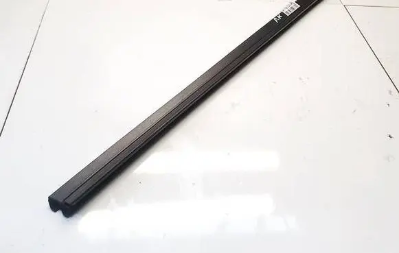 Skoda Superb B6 (3T) Front door glass trim molding 3t08374