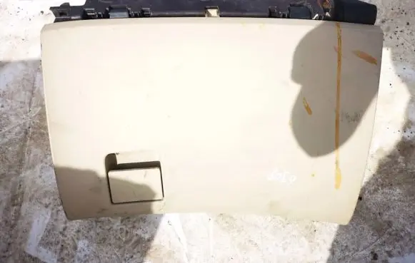 Glove box