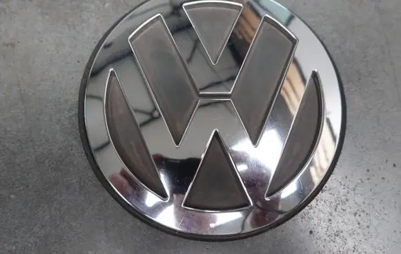Volkswagen New Beetle Manufacturer badge logo/emblem 1C0853630M