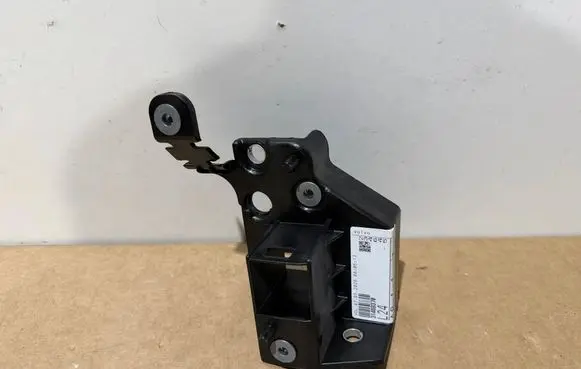Volvo XC40 Headlight/headlamp mounting bracket 31469370