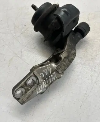 Infiniti FX Engine mount bracket
