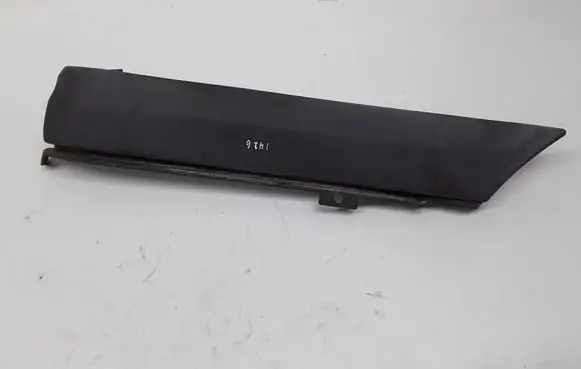 Rear fender molding trim