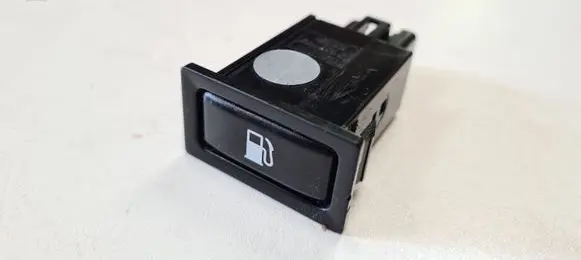 Toyota Avensis T250 Fuel tank opening switch 156795