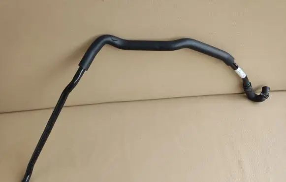 Mercedes-Benz CLS C218 X218 Engine coolant pipe/hose A2128309100