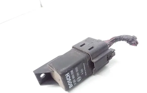 Skoda Octavia Mk2 (1Z) Glow plug pre-heat relay 0281003038 038907281D