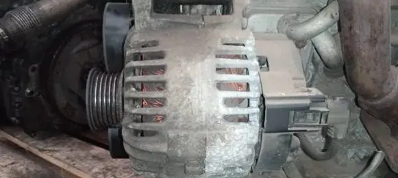Volkswagen Golf Plus Generator/alternator 03C903023B