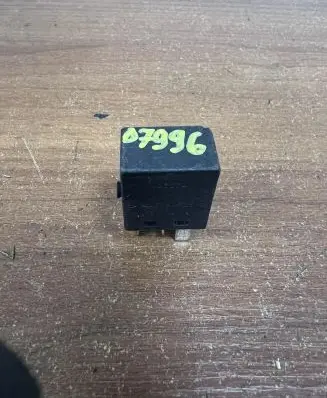 Mercedes-Benz A W168 Other relay 0025421119 D7996