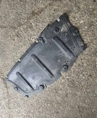 BMW 3 G20 G21 Engine splash shield/under tray 7428176