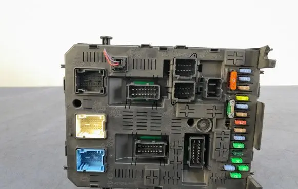 Citroen C5 Fuse box set 28116487-2