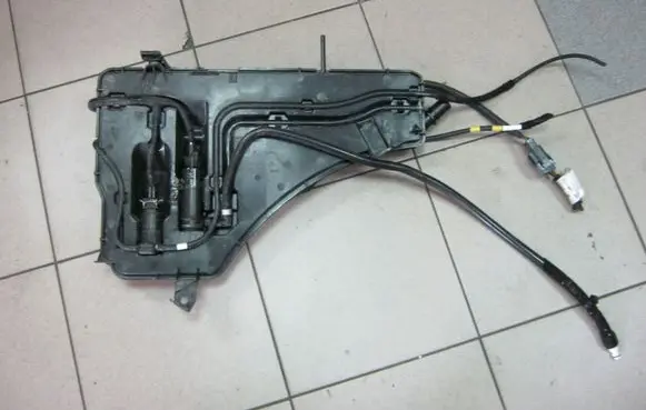 Alfa Romeo Stelvio Windshield washer fluid reservoir/tank
