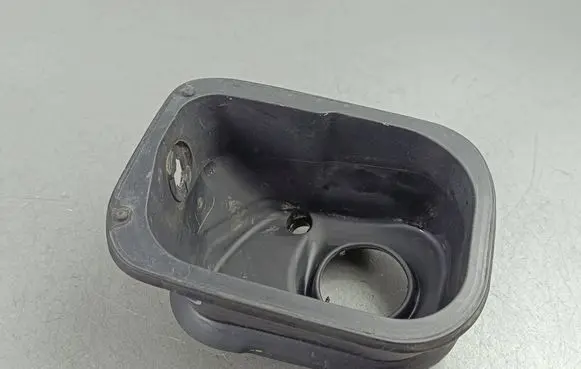 Honda CR-V Fuel tank cap trim