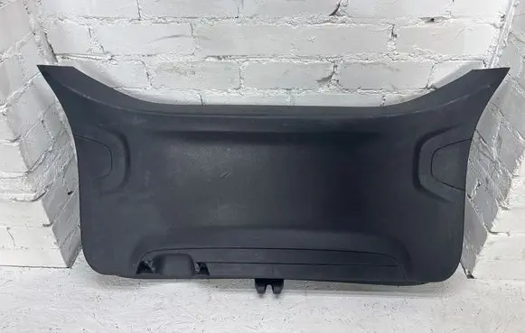 Tailgate trim