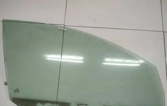 Volkswagen Golf V Front door window glass four-door AS2