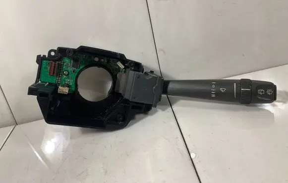 Volvo V70 Wiper control stalk 9452393