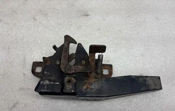 Engine bonnet/hood lock/catch