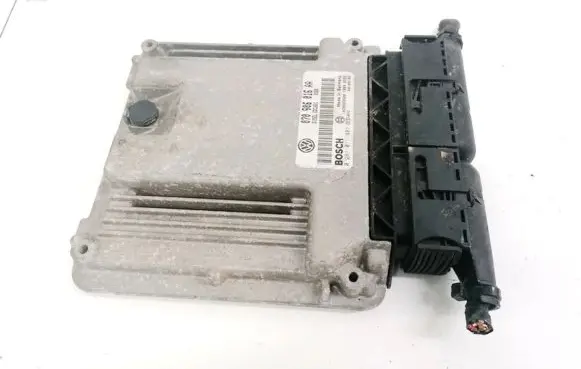 Volkswagen Touareg I Engine control unit/module 070906016AA 0281011481