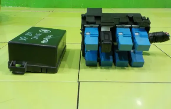 Nissan Juke I F15 Fuse box set 243821KN0A XP211