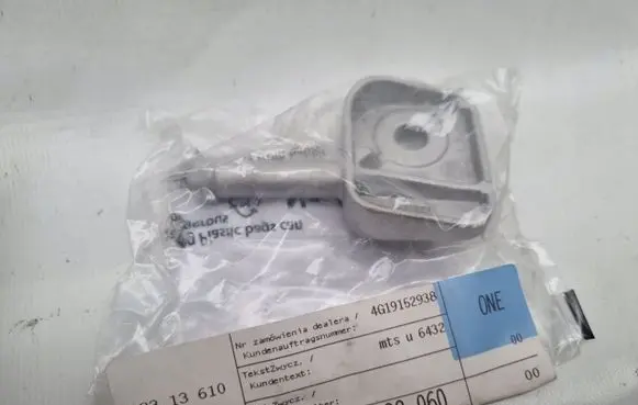 BMW M5 F90 Muffler mount bracket/holder 8582060