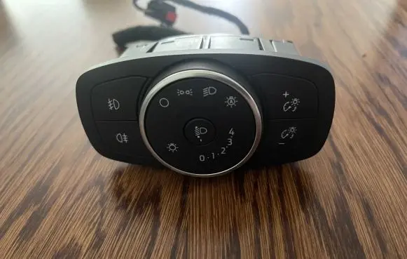Ford Puma Light switch 10507973