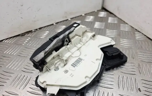 Volkswagen e-Golf Front door lock 5K1837016E
