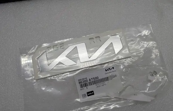 KIA Niro Manufacturers badge/model letters 86300